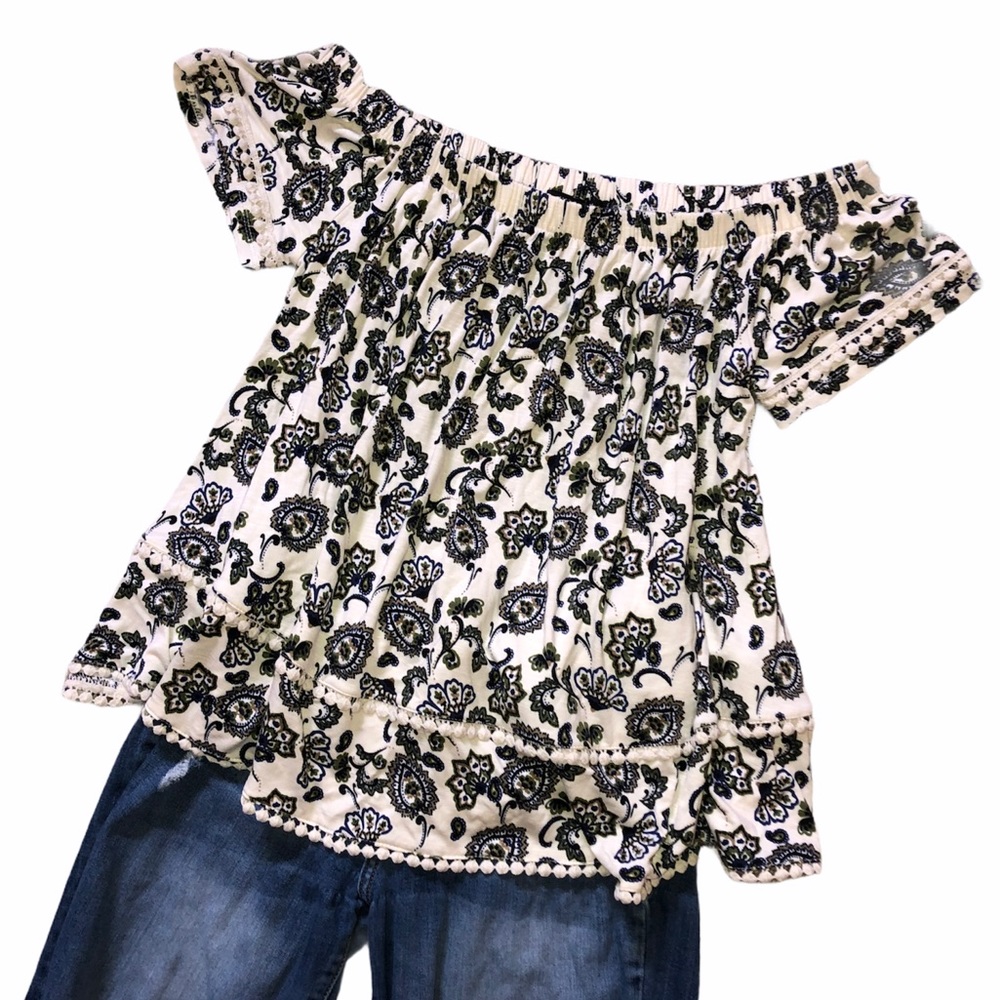 NWT MAX JEANS Off Shoulder Swing Top